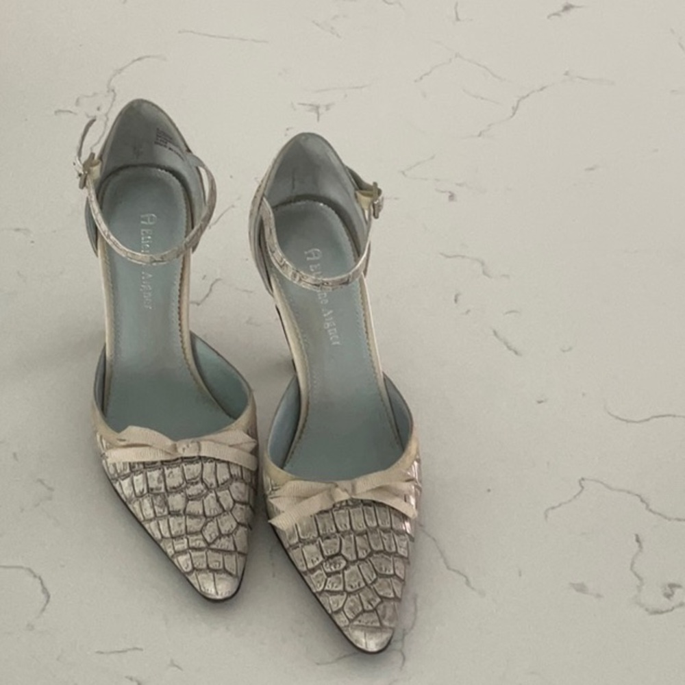 Pointed to ankle strap pointy pumps